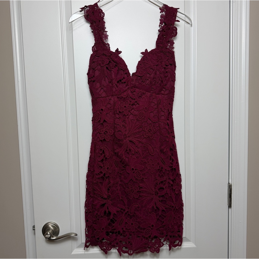 Lulus Maroon Lace Sleeveless Bodycon Dress Size S EUC